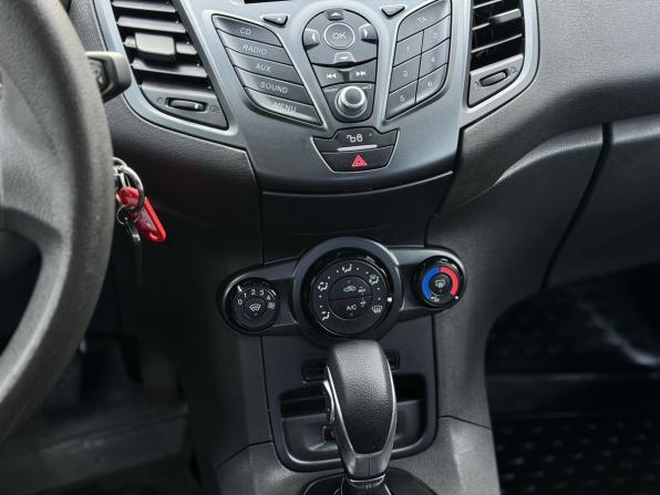 Ford Fiesta Mk6 Рестайлинг с пробегом 2015 года, цена 650 000 рублей, 100254 км, седан, Автокод Объявления