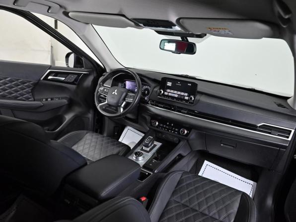 Mitsubishi Outlander IV с пробегом 2023 года, цена 2 399 000 рублей, 31688 км, внедорожник, Автокод Объявления
