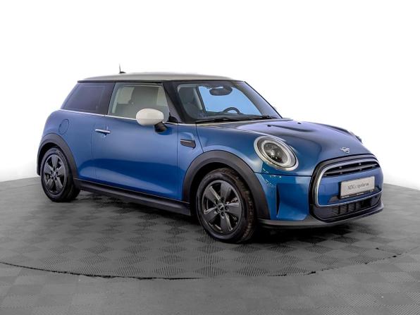 Mini Hatch III (F55/F56) Рестайлинг 2 с пробегом 2021 года, цена 2 325 000 рублей, 96721 км, хэтчбек, Автокод Объявления