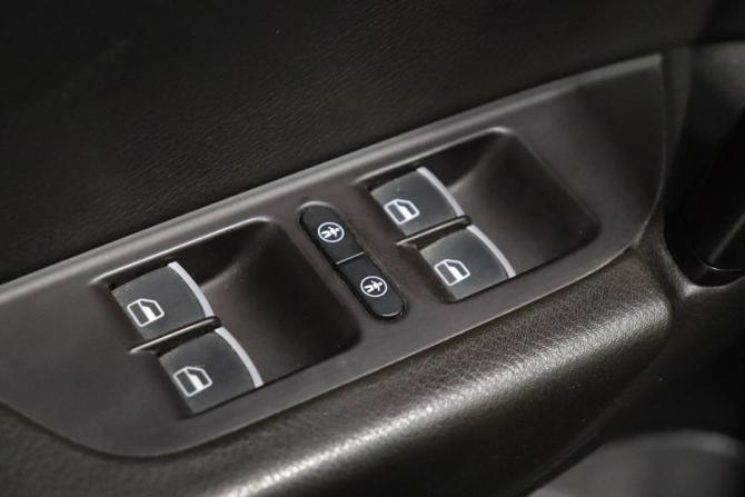 Volkswagen Touareg II с пробегом 2012 года, цена 2 015 000 рублей, 244758 км, внедорожник, Автокод Объявления