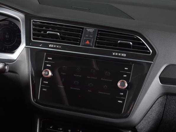 Volkswagen Tiguan II с пробегом 2018 года, цена 2 664 995 рублей, 150199 км, внедорожник, Автокод Объявления