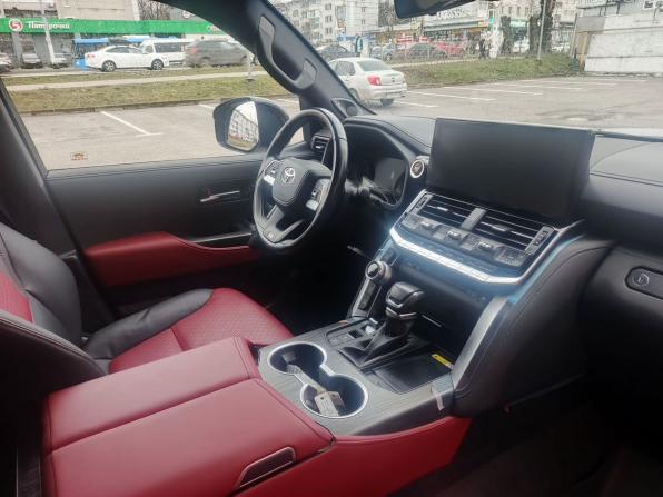 Toyota Land Cruiser 300 Series с пробегом 2022 года, цена 12 100 000 рублей, 36200 км, внедорожник, Автокод Объявления