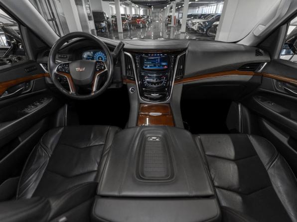Cadillac Escalade IV с пробегом 2019 года, цена 4 750 000 рублей, 165232 км, внедорожник, Автокод Объявления