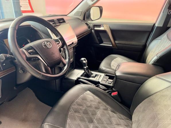 Toyota Land Cruiser Prado 150 Series Рестайлинг 2 с пробегом 2018 года, цена 4 949 000 рублей, 90000 км, внедорожник, Автокод Объявления