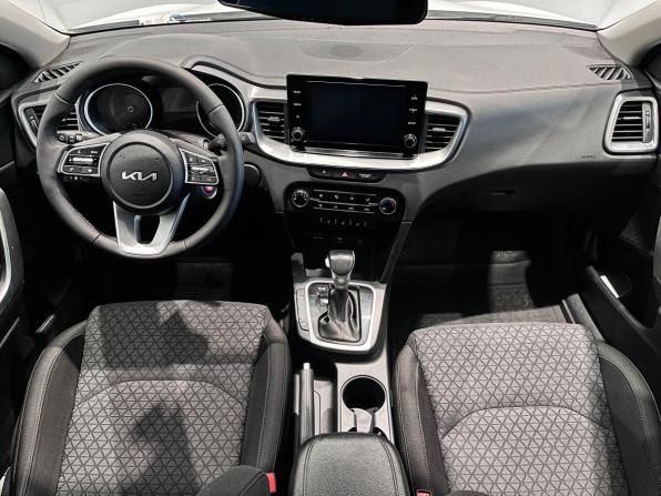 Kia Ceed III Рестайлинг с пробегом 2023 года, цена 1 990 000 рублей, 68026 км, хэтчбек, Автокод Объявления