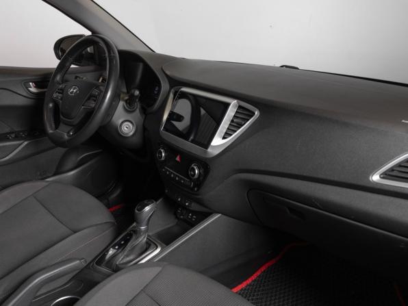 Hyundai Solaris II с пробегом 2018 года, цена 1 175 000 рублей, 176044 км, седан, Автокод Объявления