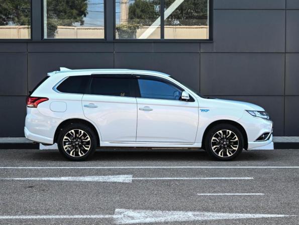 Mitsubishi Outlander III Рестайлинг 2 с пробегом 2015 года, цена 2 120 000 рублей, 192067 км, внедорожник, Автокод Объявления