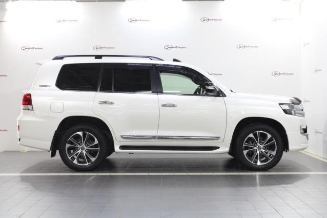 Toyota Land Cruiser 200 Series Рестайлинг 2 с пробегом 2019 года, цена 8 700 000 рублей, 102400 км, внедорожник, Автокод Объявления