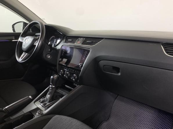 Skoda Octavia III (A7) Рестайлинг с пробегом 2018 года, цена 1 615 000 рублей, 152951 км, лифтбек, Автокод Объявления