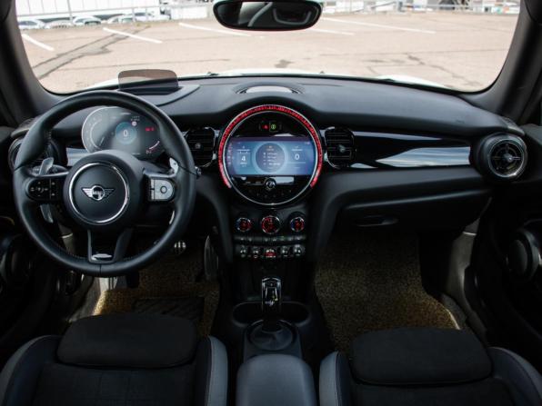 Mini Hatch III (F55/F56) Рестайлинг 2 с пробегом 2021 года, цена 3 848 000 рублей, 65900 км, хэтчбек, Автокод Объявления