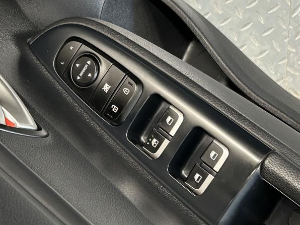 Kia Rio IV Рестайлинг с пробегом 2021 года, цена 1 210 000 рублей, 54199 км, седан, Автокод Объявления
