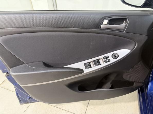 Hyundai Solaris I Рестайлинг с пробегом 2015 года, цена 999 800 рублей, 140000 км, седан, Автокод Объявления