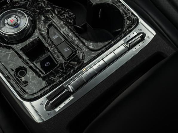 Kia Carnival IV Рестайлинг с пробегом 2024 года, цена 11 300 000 рублей, 26571 км, минивэн, Автокод Объявления