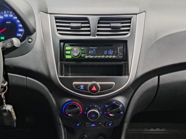 Hyundai Solaris I Рестайлинг с пробегом 2015 года, цена 947 000 рублей, 165553 км, хэтчбек, Автокод Объявления
