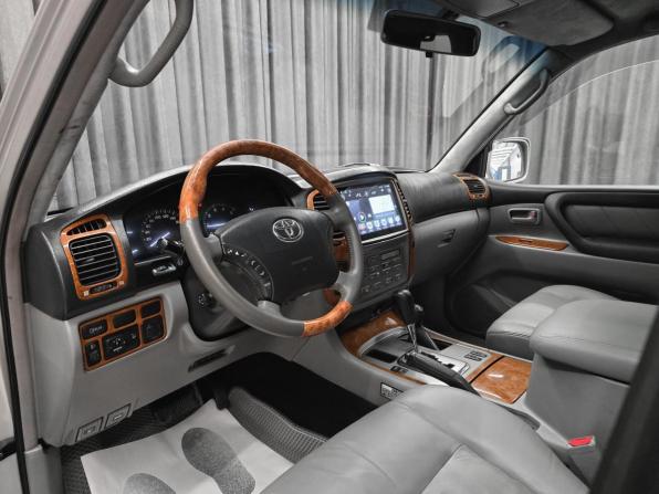 Toyota Land Cruiser 100 Series Рестайлинг 2 с пробегом 2005 года, цена 1 999 000 рублей, 340000 км, внедорожник, Автокод Объявления