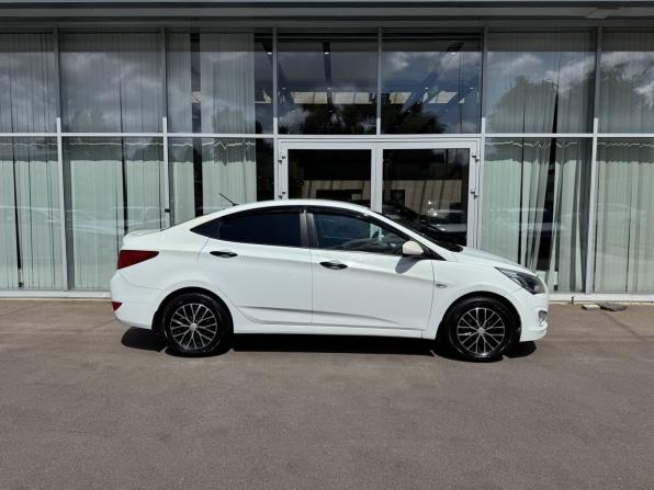 Hyundai Solaris I Рестайлинг с пробегом 2015 года, цена 880 000 рублей, 210111 км, седан, Автокод Объявления