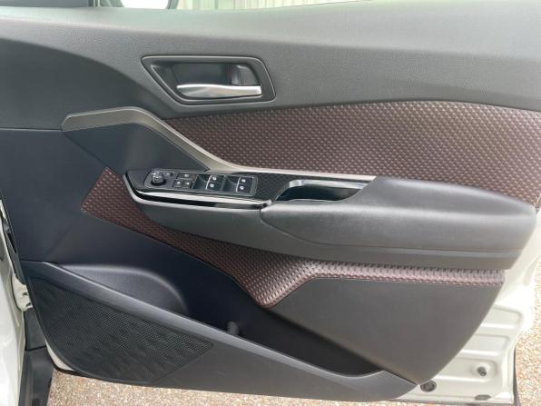 Toyota C-HR I с пробегом 2017 года, цена 1 293 600 рублей, 103412 км, внедорожник, Автокод Объявления