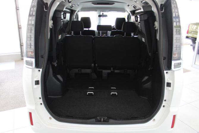 Toyota Voxy III (R80) с пробегом 2016 года, цена 2 085 000 рублей, 98976 км, минивэн, Автокод Объявления