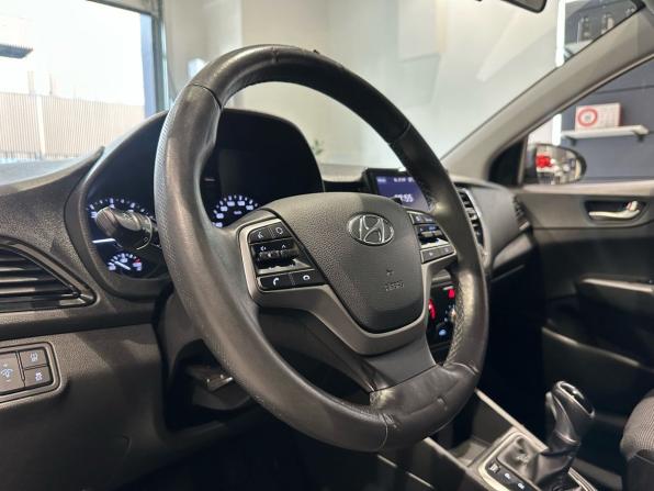 Hyundai Solaris II Рестайлинг с пробегом 2021 года, цена 1 400 000 рублей, 155986 км, седан, Автокод Объявления