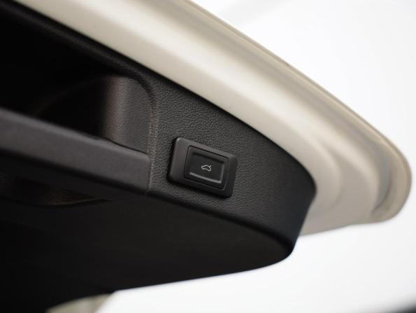 Volkswagen Tiguan II Рестайлинг с пробегом 2021 года, цена 2 614 000 рублей, 33911 км, внедорожник, Автокод Объявления