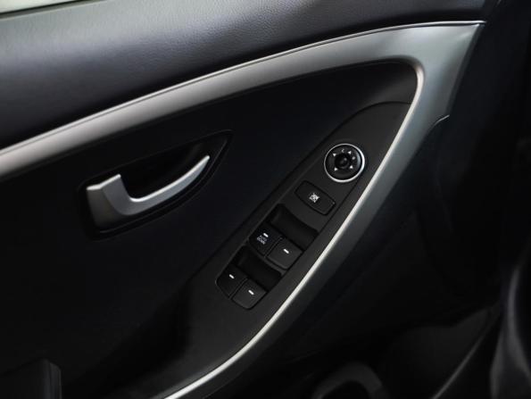 Hyundai i30 II Рестайлинг с пробегом 2016 года, цена 886 000 рублей, 304179 км, хэтчбек, Автокод Объявления