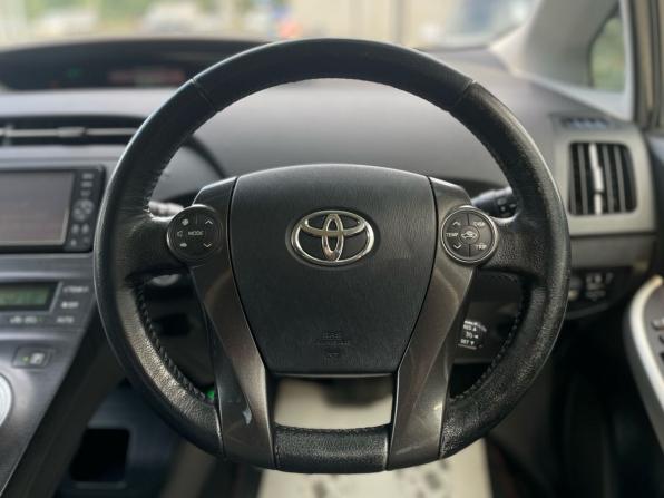 Toyota Prius III Рестайлинг (XW30) с пробегом 2012 года, цена 970 000 рублей, 217753 км, лифтбек, Автокод Объявления