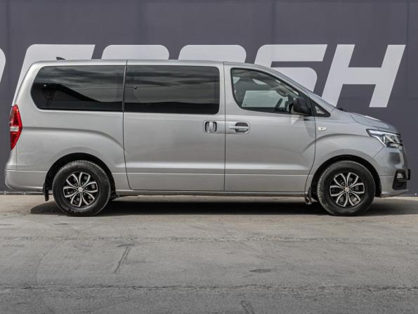 Hyundai H-1 II Рестайлинг 2 с пробегом 2019 года, цена 3 170 000 рублей, 97652 км, минивэн, Автокод Объявления