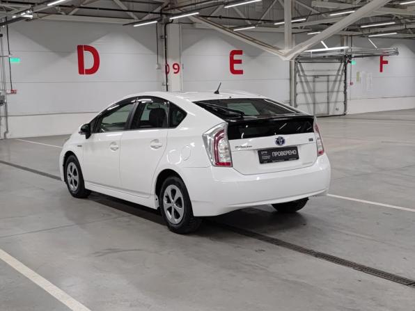 Toyota Prius III Рестайлинг (XW30) с пробегом 2015 года, цена 1 280 000 рублей, 114561 км, лифтбек, Автокод Объявления