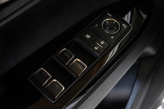 Lexus LX III Рестайлинг 2 с пробегом 2017 года, цена 8 755 000 рублей, 71248 км, внедорожник, Автокод Объявления