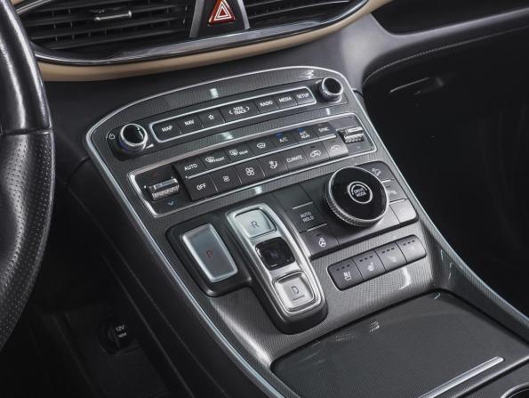 Hyundai Santa Fe IV Рестайлинг с пробегом 2023 года, цена 4 570 000 рублей, 31460 км, внедорожник, Автокод Объявления