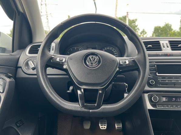 Volkswagen Polo V Рестайлинг с пробегом 2016 года, цена 985 000 рублей, 189500 км, седан, Автокод Объявления