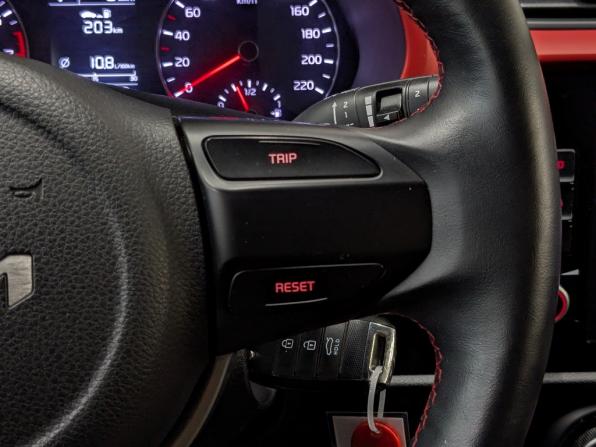 Kia Rio IV Рестайлинг с пробегом 2021 года, цена 1 760 000 рублей, 113102 км, хэтчбек, Автокод Объявления