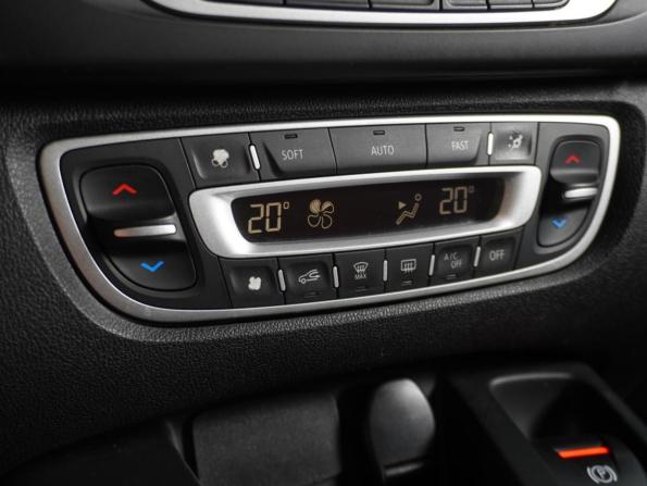 Renault Scenic III Рестайлинг 2 с пробегом 2016 года, цена 1 019 000 рублей, 236919 км, компактвэн, Автокод Объявления