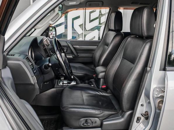 Mitsubishi Pajero IV Рестайлинг 2 с пробегом 2015 года, цена 2 300 000 рублей, 173185 км, внедорожник, Автокод Объявления