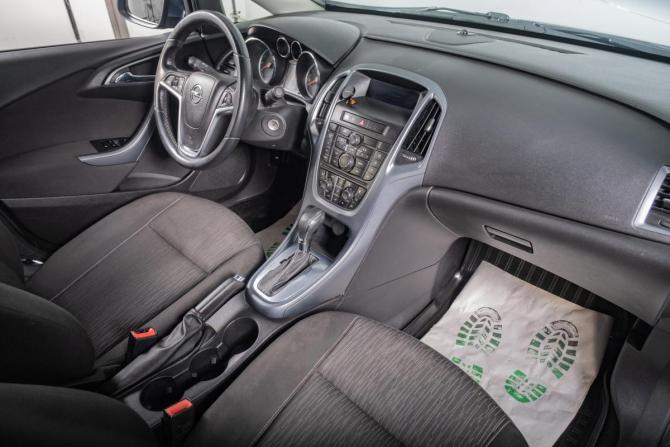 Opel Astra J Рестайлинг с пробегом 2012 года, цена 799 000 рублей, 133000 км, седан, Автокод Объявления