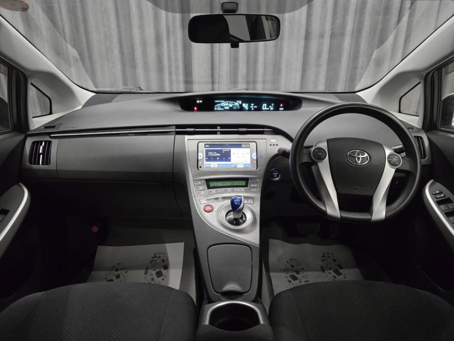 Toyota Prius III Рестайлинг (XW30) Красноярск  - изображение 12