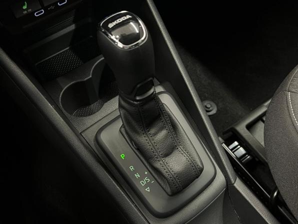 Skoda Rapid II с пробегом 2021 года, цена 1 996 000 рублей, 48743 км, лифтбек, Автокод Объявления