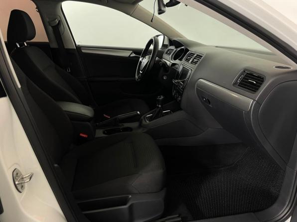 Volkswagen Jetta VI Рестайлинг с пробегом 2015 года, цена 920 000 рублей, 266427 км, седан, Автокод Объявления