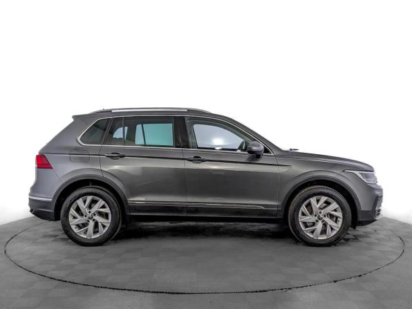Volkswagen Tiguan II Рестайлинг с пробегом 2021 года, цена 3 650 000 рублей, 62212 км, внедорожник, Автокод Объявления