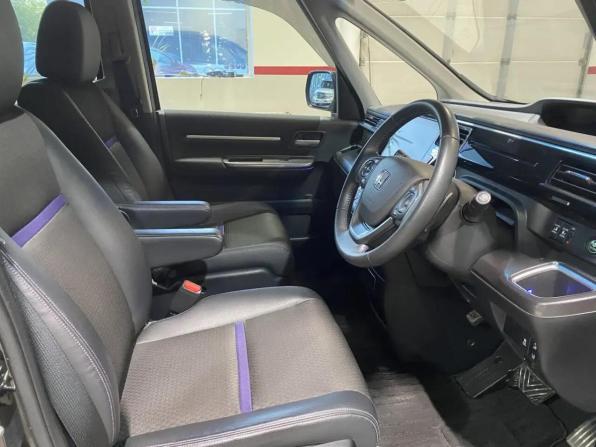 Honda Stepwgn V Рестайлинг с пробегом 2019 года, цена 2 719 000 рублей, 45423 км, минивэн, Автокод Объявления