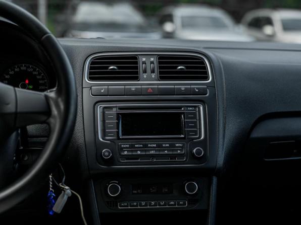 Volkswagen Polo V с пробегом 2014 года, цена 625 000 рублей, 233695 км, седан, Автокод Объявления