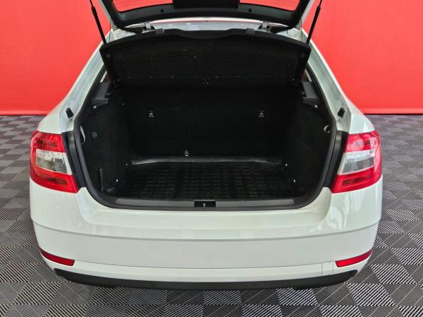 Skoda Octavia III (A7) Рестайлинг с пробегом 2019 года, цена 1 500 000 рублей, 121264 км, лифтбек, Автокод Объявления