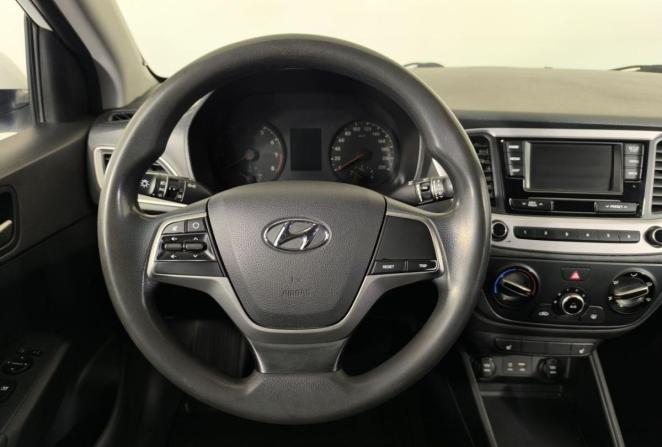 Hyundai Solaris II с пробегом 2018 года, цена 1 160 000 рублей, 200490 км, седан, Автокод Объявления