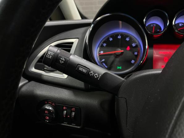 Opel Astra J Рестайлинг с пробегом 2012 года, цена 1 050 000 рублей, 103489 км, хэтчбек, Автокод Объявления