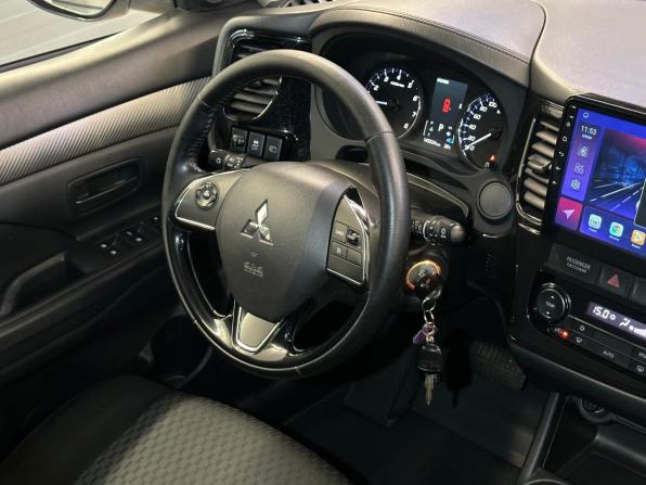 Mitsubishi Outlander III Рестайлинг 2 с пробегом 2015 года, цена 1 583 000 рублей, 145251 км, внедорожник, Автокод Объявления