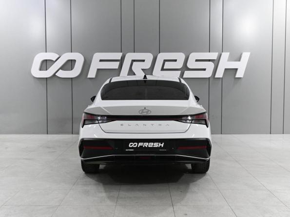 Hyundai Elantra VII (CN7) Рестайлинг с пробегом 2023 года, цена 2 219 000 рублей, 61735 км, седан, Автокод Объявления