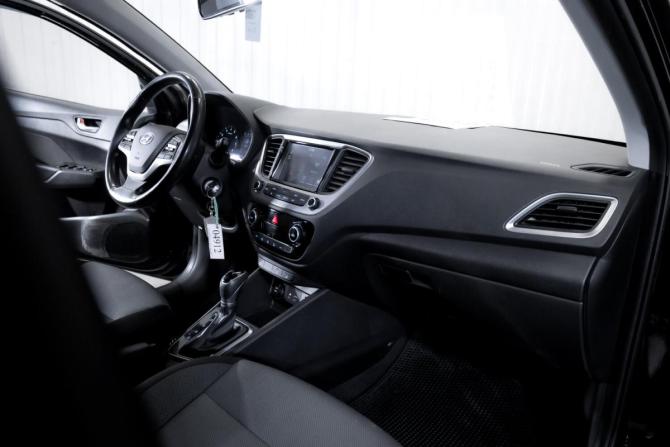 Hyundai Solaris II с пробегом 2017 года, цена 1 050 000 рублей, 251450 км, седан, Автокод Объявления