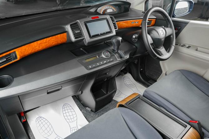 Honda Freed I с пробегом 2009 года, цена 899 000 рублей, 205000 км, компактвэн, Автокод Объявления