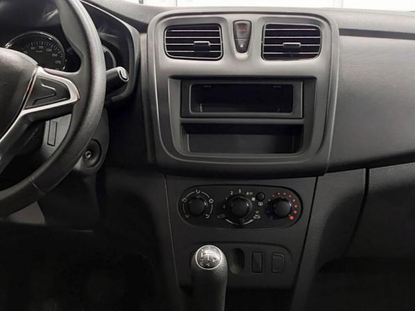 Renault Logan II Рестайлинг с пробегом 2020 года, цена 882 000 рублей, 45100 км, седан, Автокод Объявления