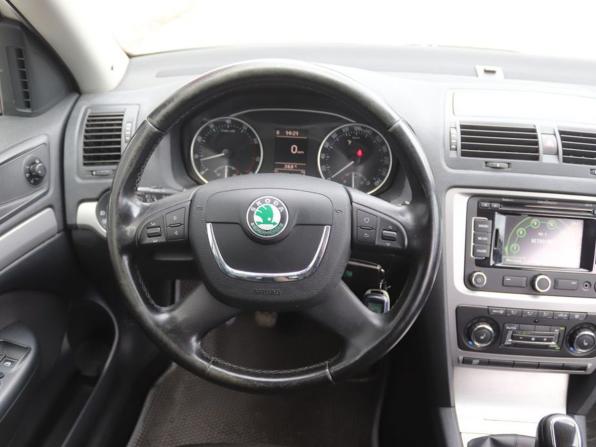 Skoda Octavia II (A5) Рестайлинг с пробегом 2012 года, цена 919 000 рублей, 196000 км, универсал, Автокод Объявления